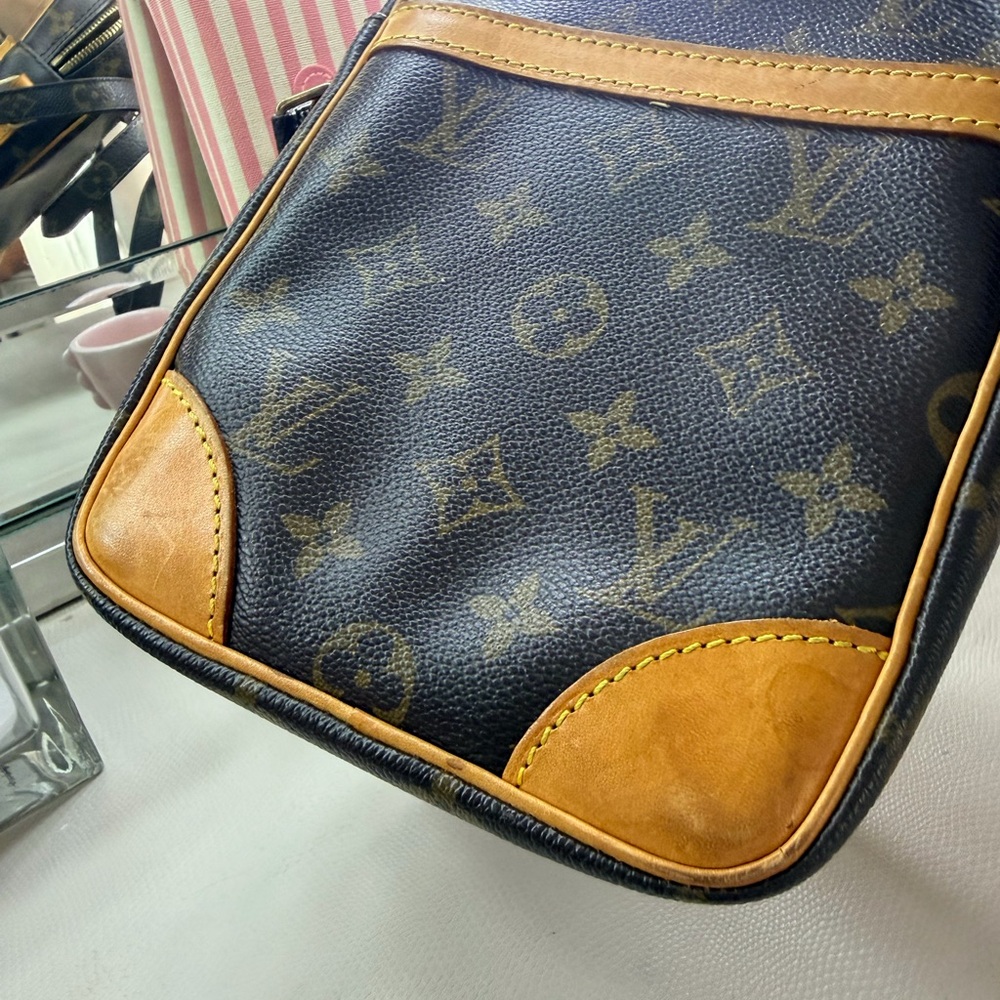 Louis Vuitton Danube crossbody Monogram Messenger Bag - Brown/Tan Leather Trim - Picture 13 of 16